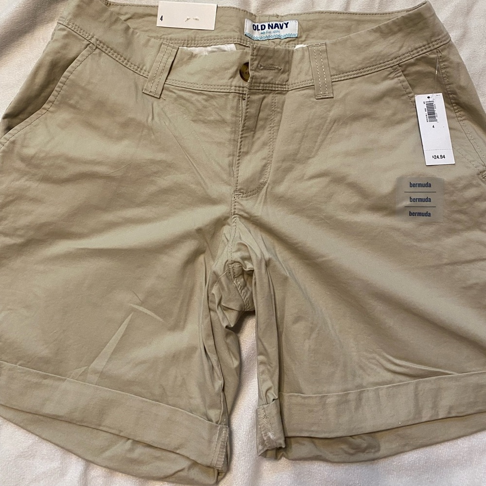Khaki Bermuda shorts with small cuff
